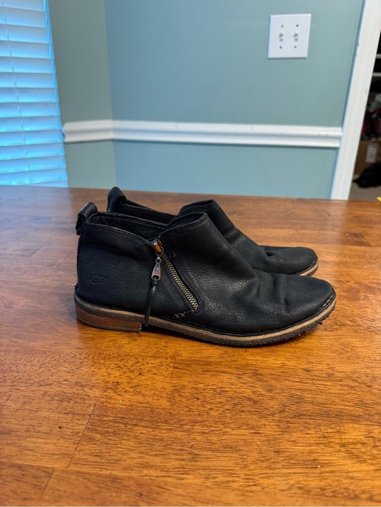 UGG Shoes - UGG Clementine Black Leather Side-Zip Ankle Boots Women's Size 9.5 chukka